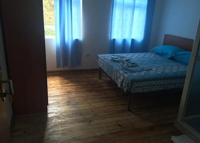 Dede Nikolla 2* Дуррес