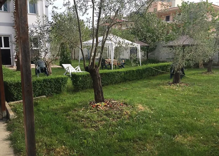 Гостевой дом Dede Nikolla 2*