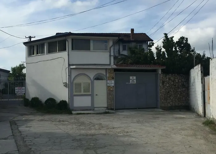 Dede Nikolla Дуррес