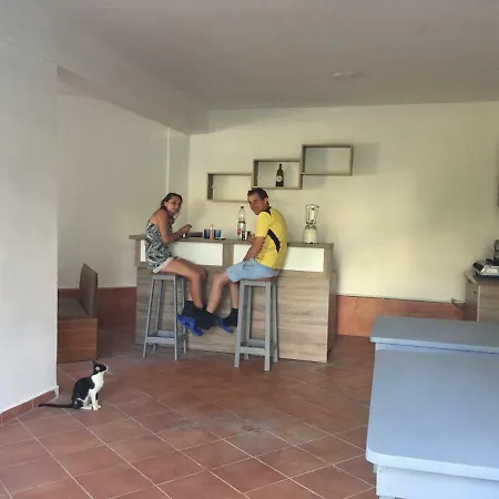 Dede Nikolla Konukevi