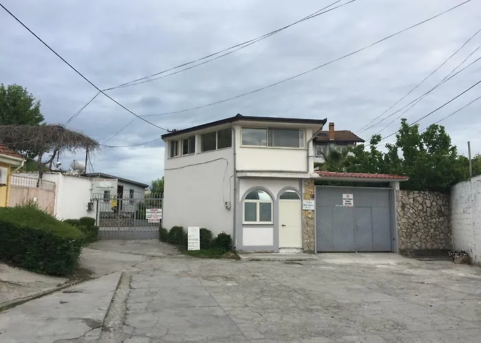 Konukevi Dede Nikolla