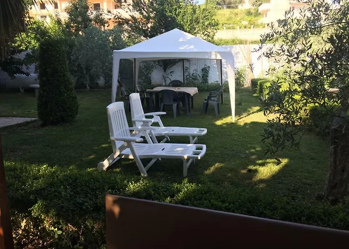 Dede Nikolla Konukevi 2*