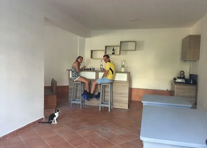 Dede Nikolla Guest house